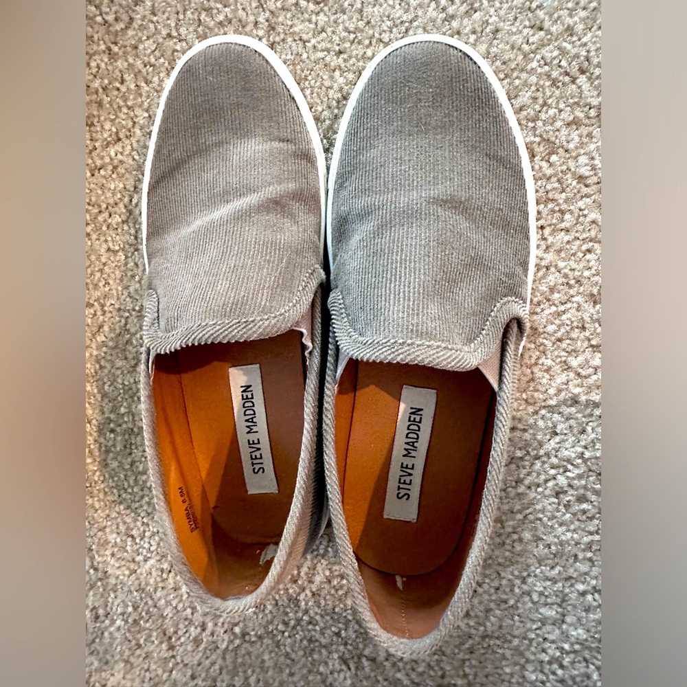 Steve Madden slip on shoes. Size 6.5